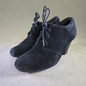 Clarks Ruby Diamond Black Suede Ankle Bootie Oxford Pumps Heels Womens 5M